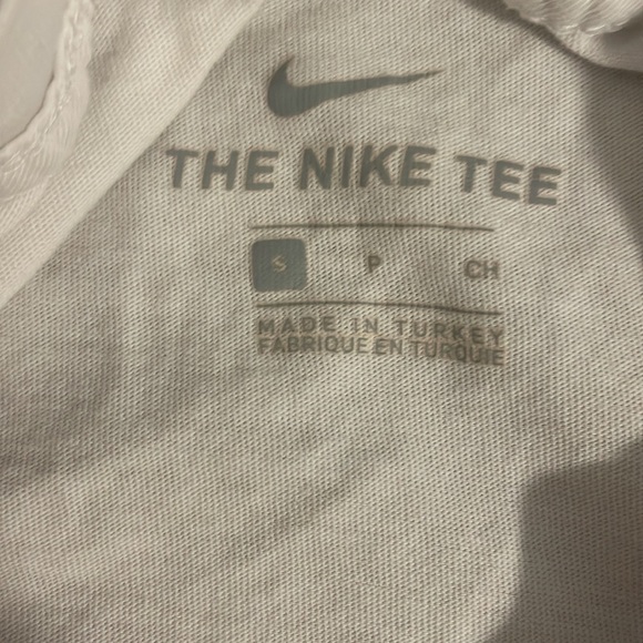 London Nike Tshirt - Picture 3 of 5